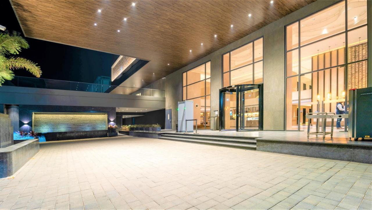Courtyard By Marriott Vadodara Ngoại thất bức ảnh