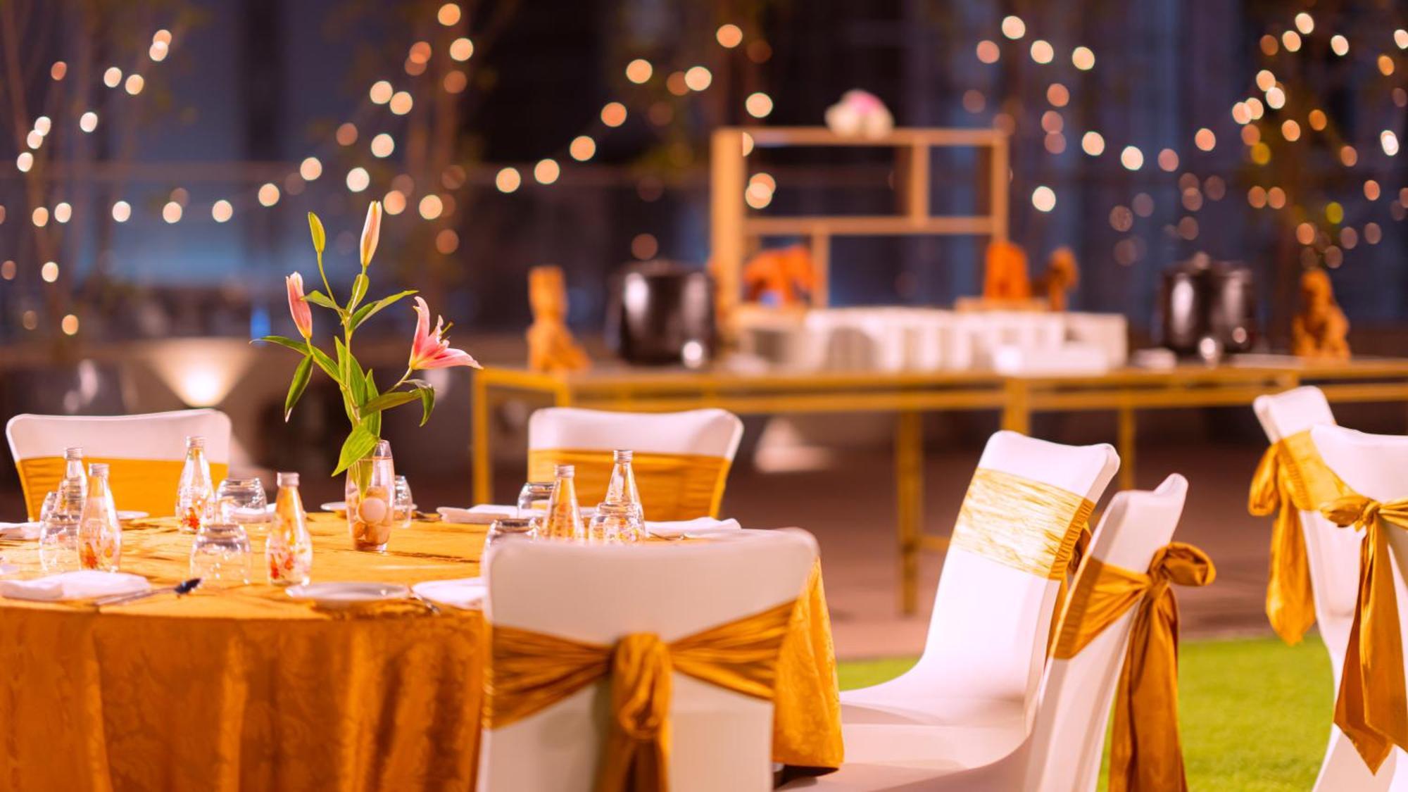 Courtyard By Marriott Vadodara Ngoại thất bức ảnh