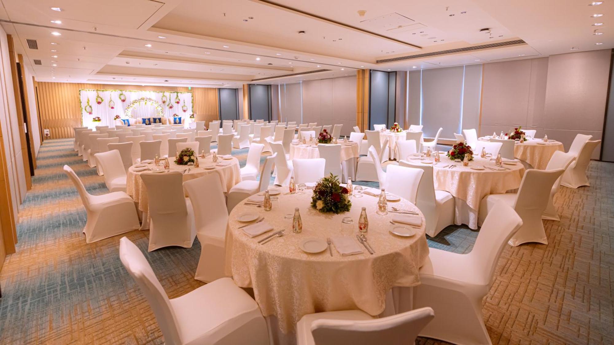 Courtyard By Marriott Vadodara Ngoại thất bức ảnh