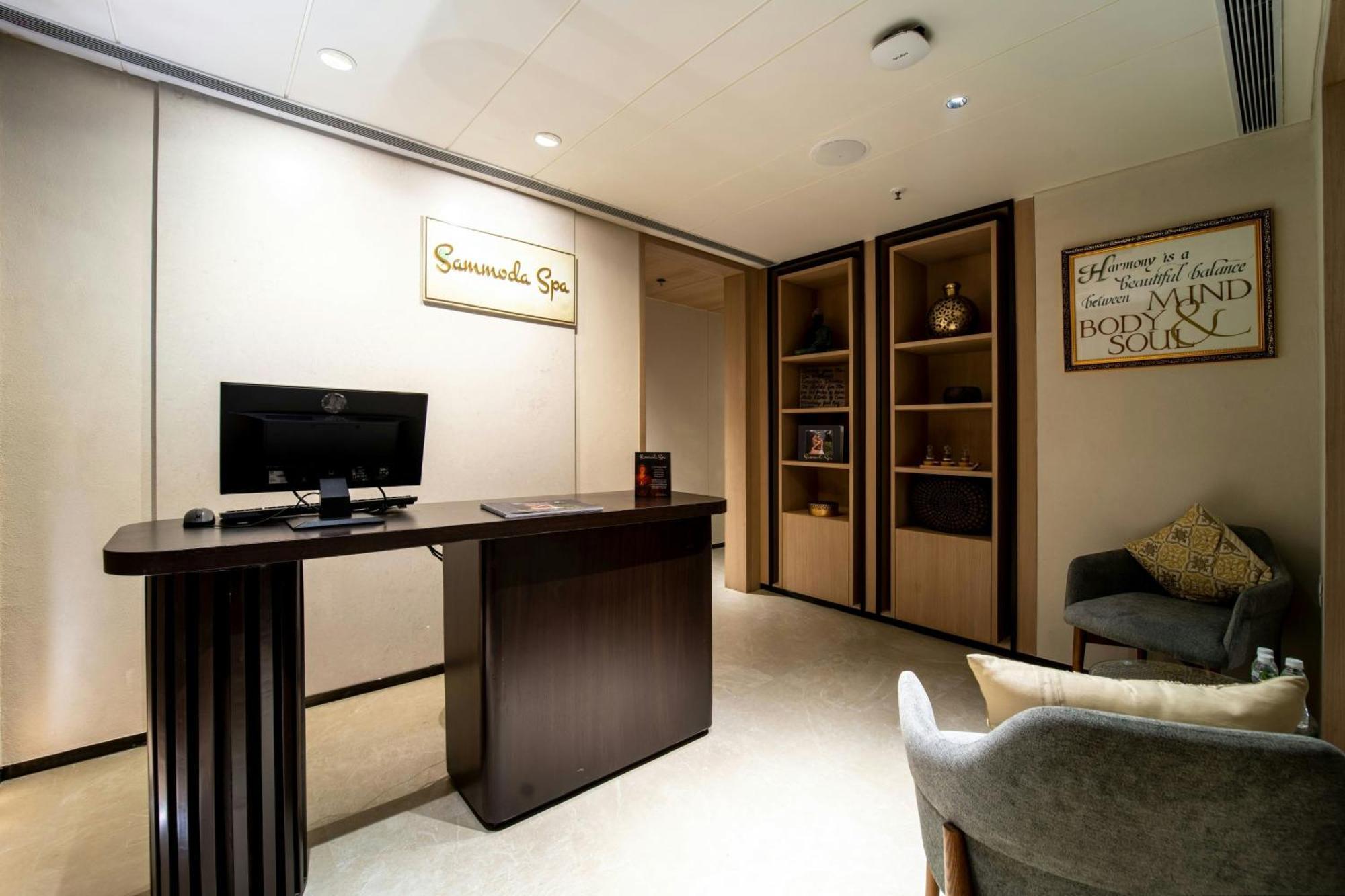 Courtyard By Marriott Vadodara Ngoại thất bức ảnh