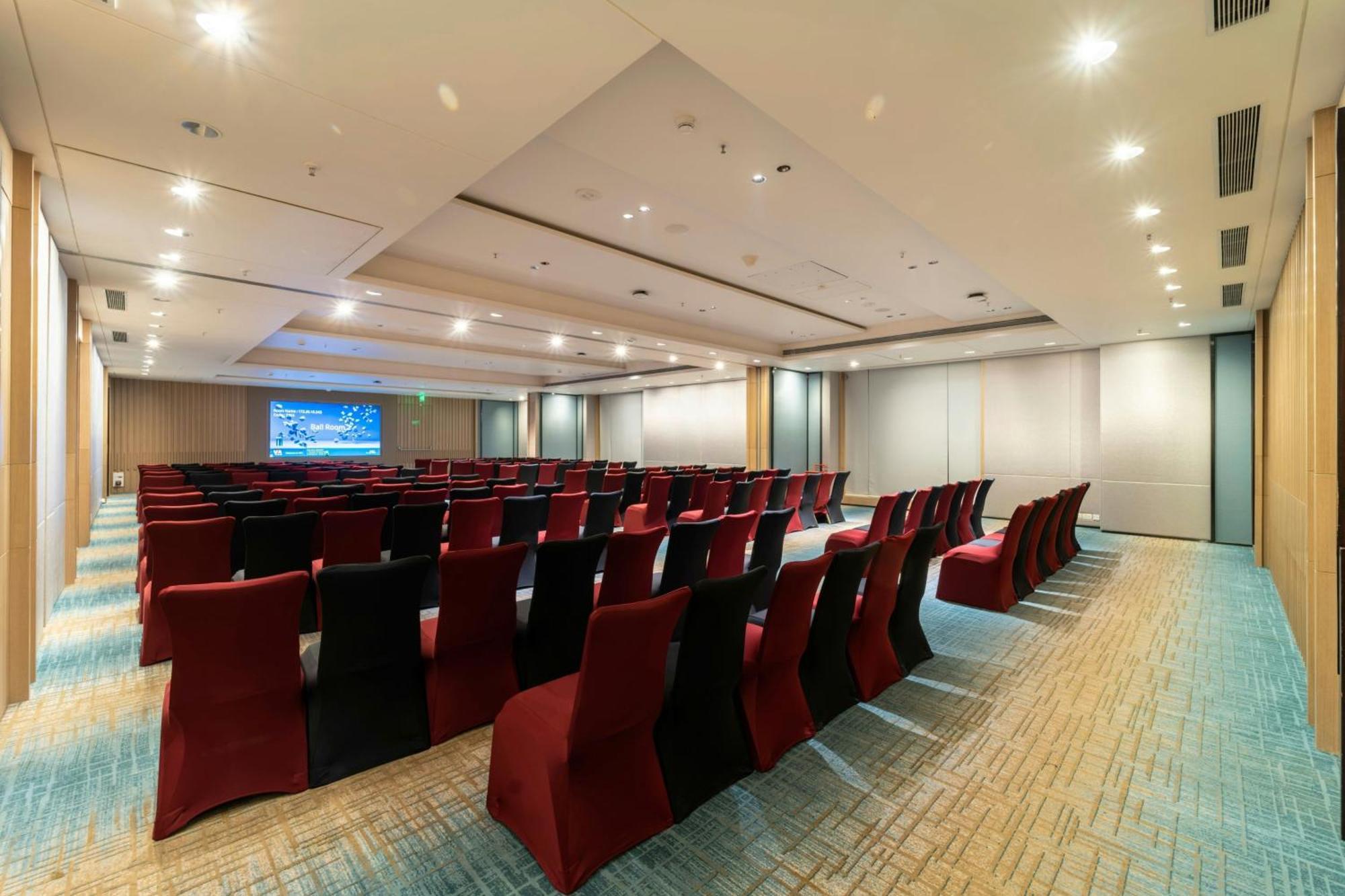 Courtyard By Marriott Vadodara Ngoại thất bức ảnh